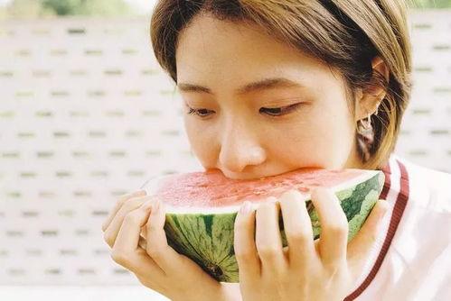 吃瓜群众看热点新闻,吃瓜群众视角下的热点新闻盘点