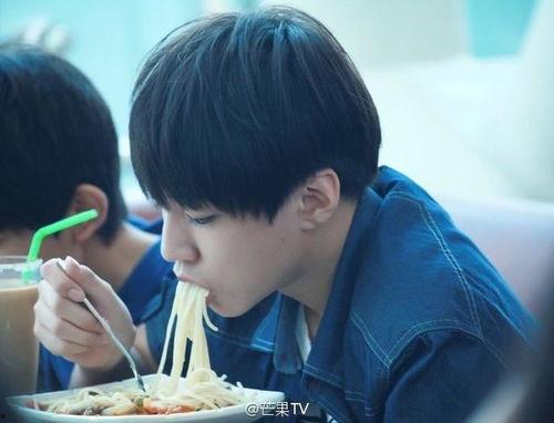 吃瓜群众眼中的王俊凯,青春偶像的蜕变之路