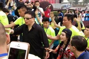 吃瓜群众看客心理,围观背后的真相