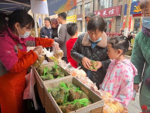 广东滨海城市群众吃瓜,广东滨海城市群众夏日消暑美食之旅”