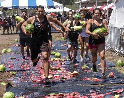 广东滨海城市群众吃瓜,广东滨海城市群众夏日消暑美食之旅”